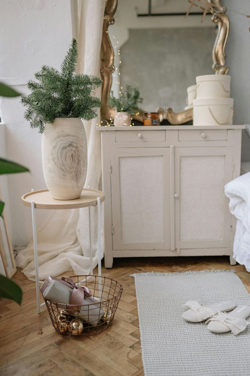 8 Ways Scale Could Be Affecting Your Room Without You Knowing - Decor Hint Mirrors Creating Disruptive Reflections