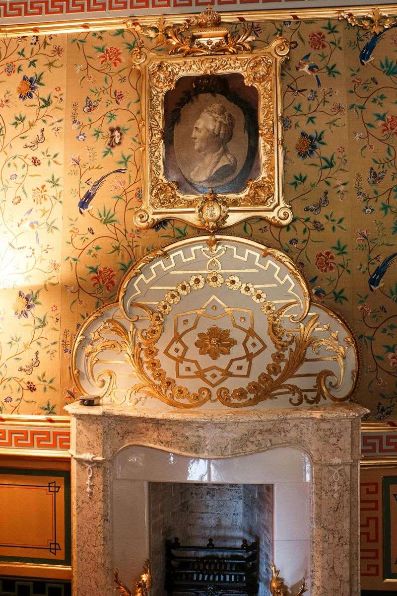 Wallpaper That Tells Tales