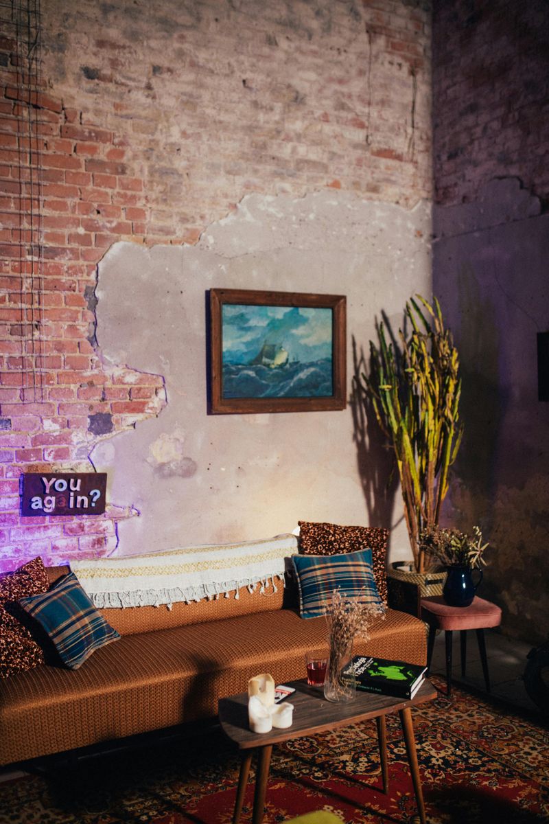 9 Retro Furniture Items That May Bring Nostalgia To Anyone Older Than 25 - Decor Hint Retro Coffee Tables with Hairpin Legs