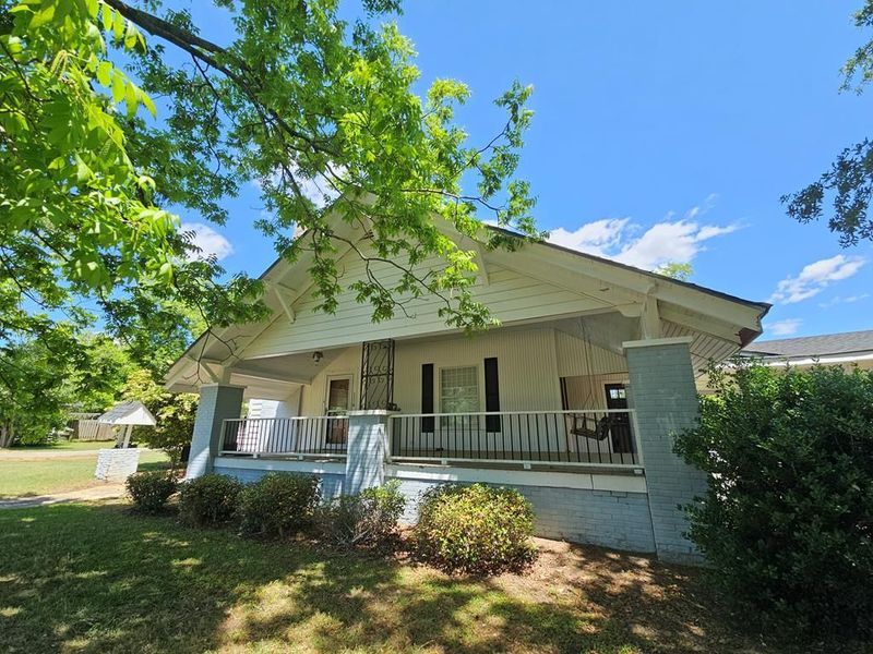 10 Georgia Bungalows With Interiors That Still Shine - Decor Hint Sale City's Kreuger Street Charmer