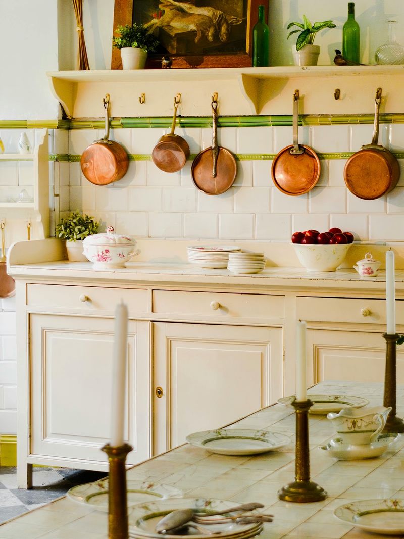 Comparing Rustic And Country-Style Kitchens And Their Common Features - Decor Hint Materials Often Used In Rustic And Country-Style Kitchens