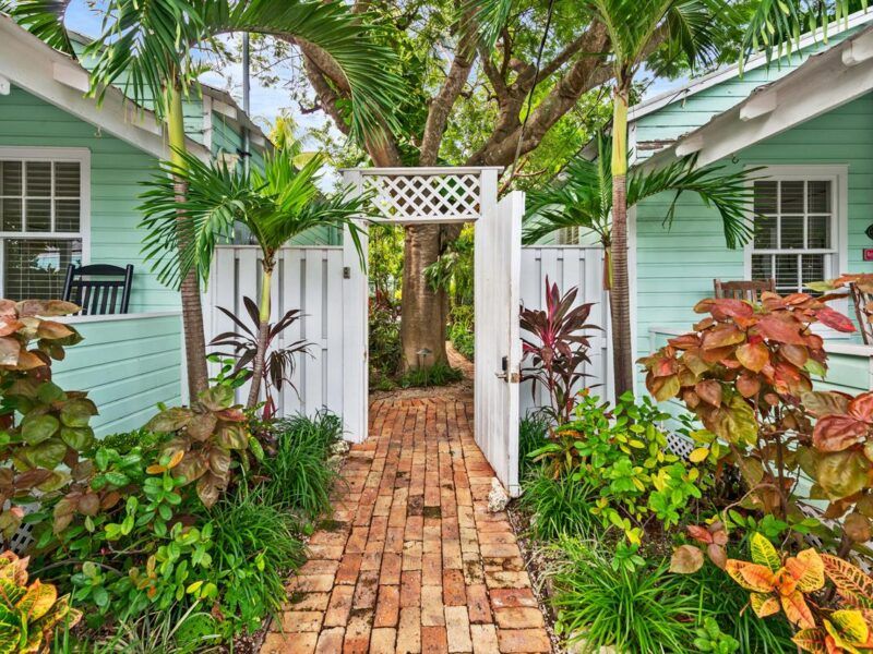12 Key West Cottages With Tropical Charm That Buyers Love - Decor Hint Bahama Village Beauties