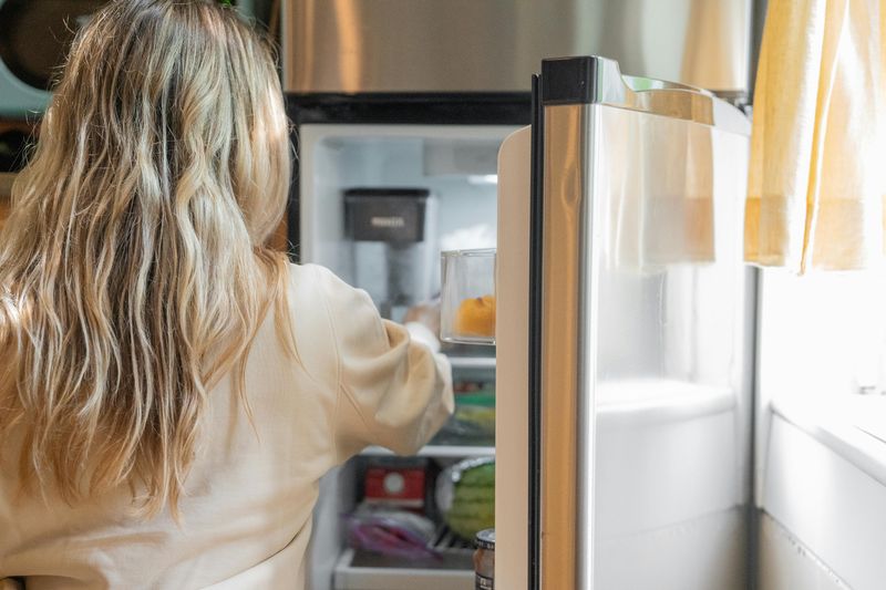 15 Simple Decluttering Ideas For Every Room - Decor Hint Refrigerator Reset Routine