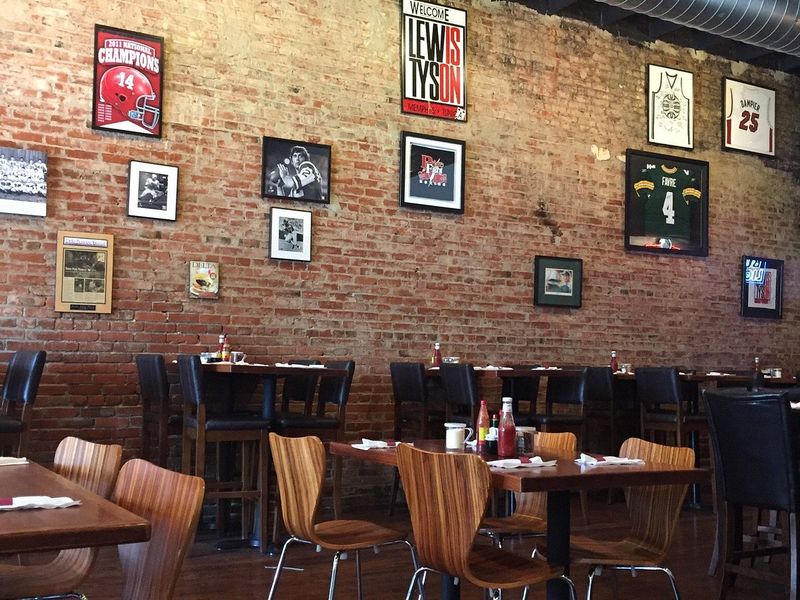 Levon's Bar & Grill – Clarksdale
