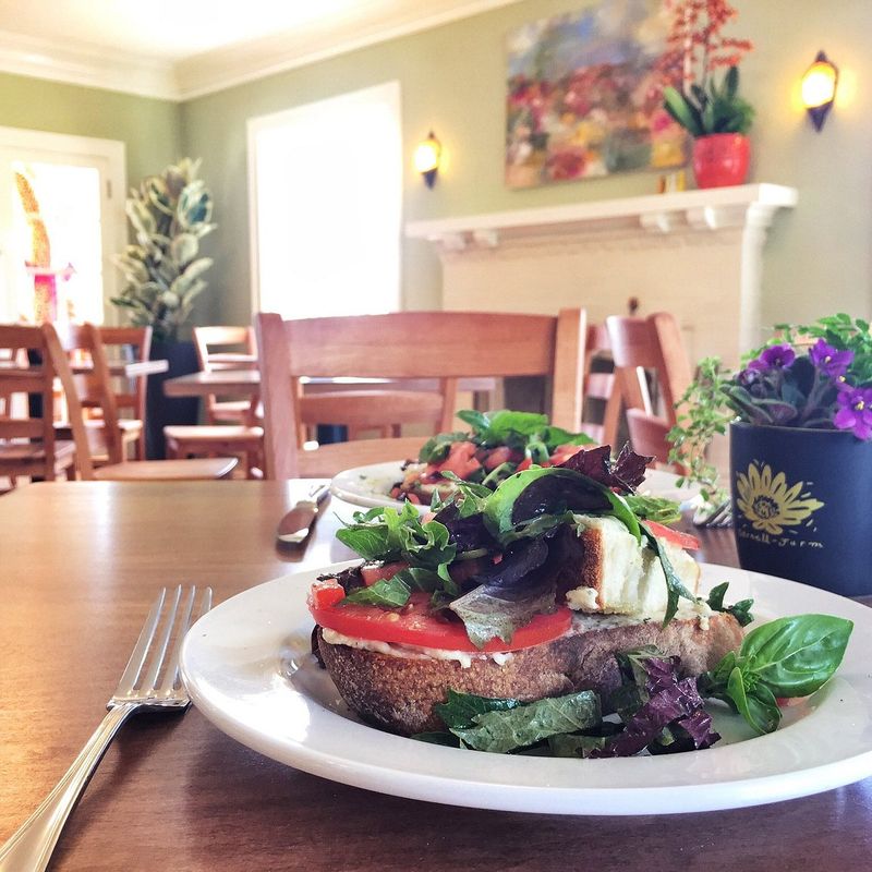 The Farm Café: Historic Farmhouse Feasts