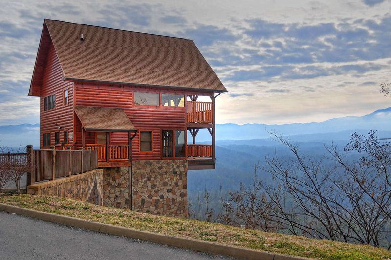 Outrageous Cabins: Dramatic Mountain Escapes
