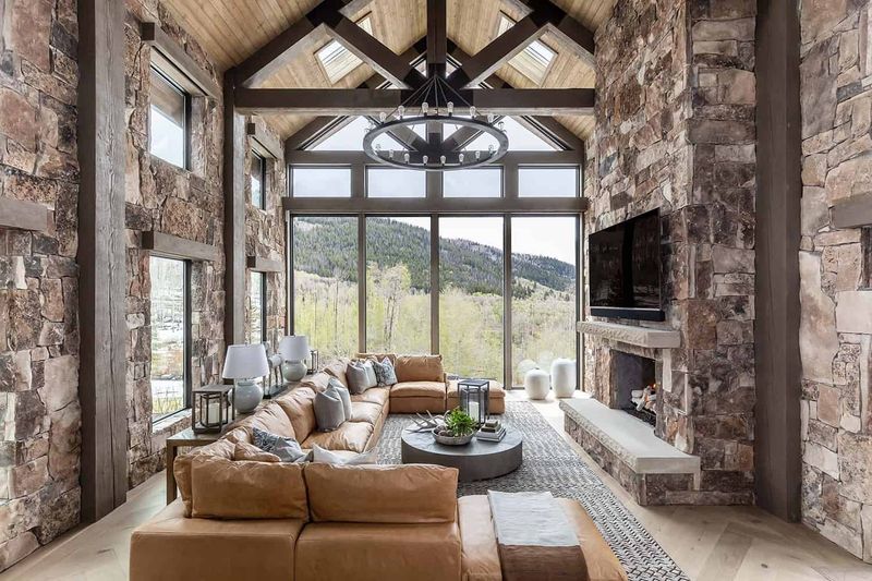 15 Key Reasons California's Luxury Cabin Style Is Taking Over The U.S. - Decor Hint Tech-Forward Rustic Retreats
