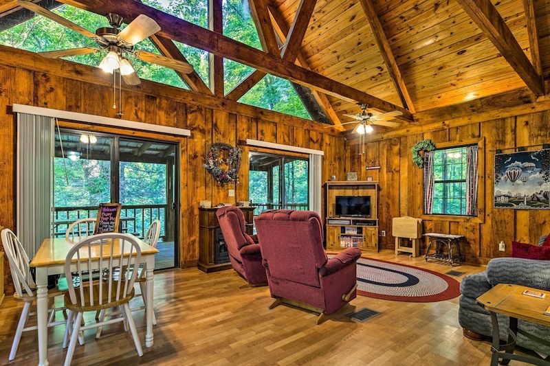 Tellico Cabins: Cherokee Forest Retreats