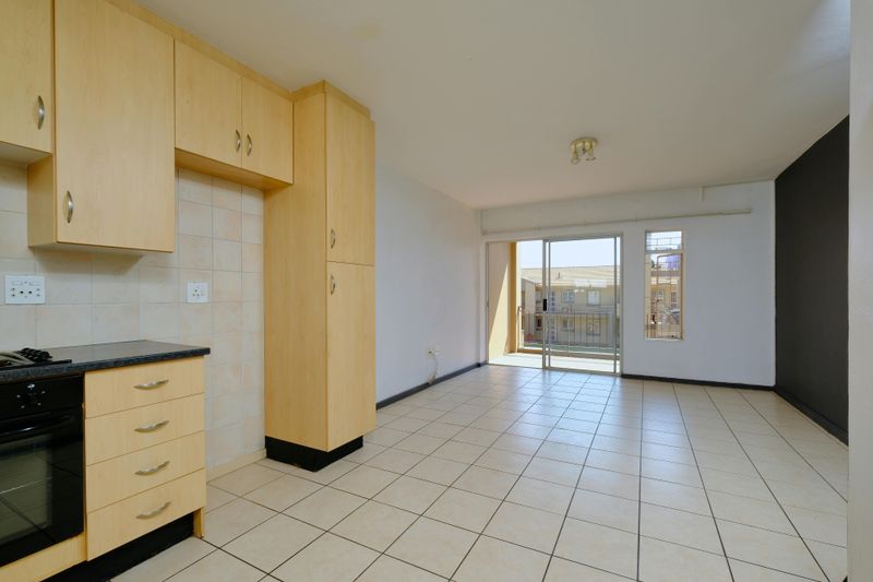 Common Kitchen Cabinet Problems And How To Fix Them - Decor Hint Faded or Discolored Finish