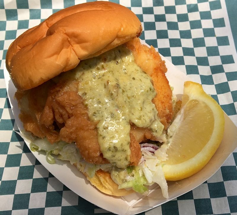 8 New York Chains Serving Real Whole Fish Sandwiches - Decor Hint Harlem Shake – New York, NY
