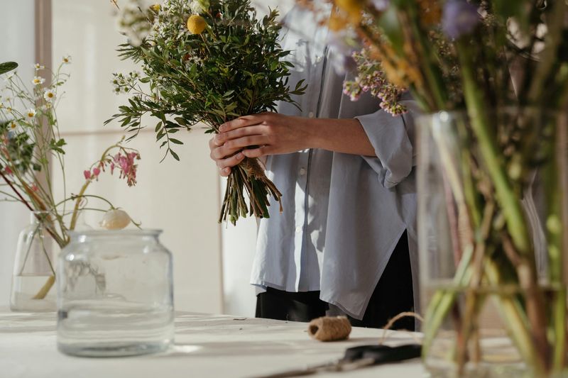 13 Beginner-Friendly DIY Ideas For Your Home - Decor Hint Assemble a Small Herb Garden for the Kitchen