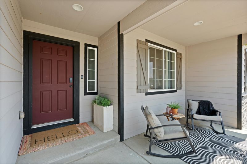 Patio Decorating Ideas That Could Work On A Modest Budget - Decor Hint Using Outdoor Rugs For Definition And Comfort