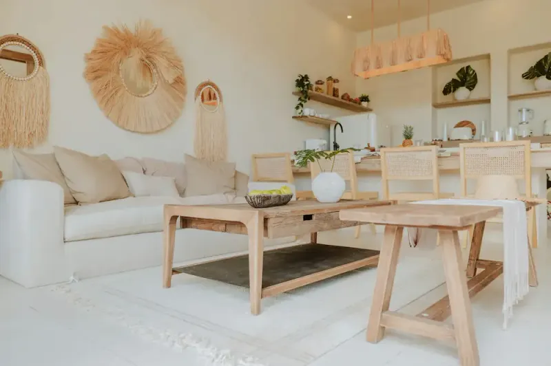 Using Natural Materials Like Rattan, Jute, And Driftwood