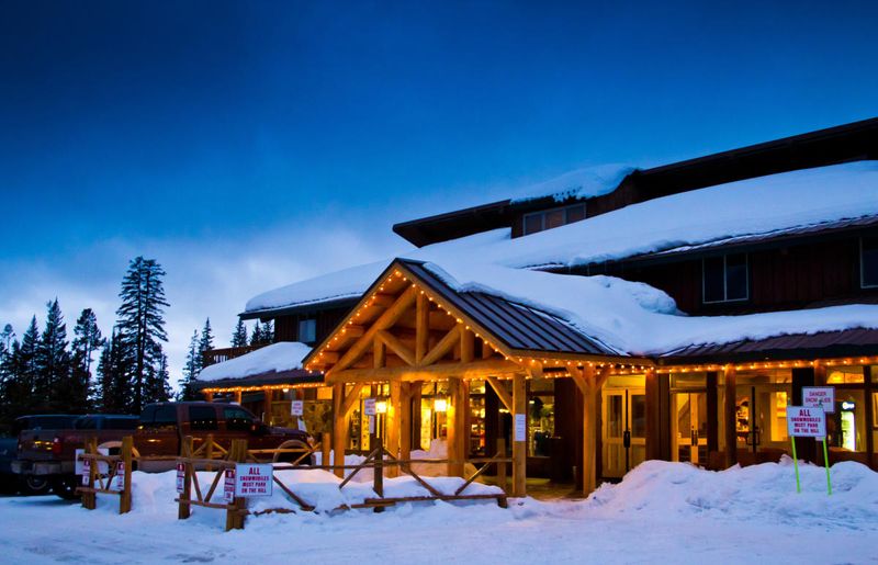 10 Wyoming Rustic Cabins With Views To Match Their Charm - Decor Hint Togwotee Mountain Lodge - Continental Divide Splendor