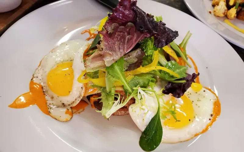 8 Oregon Brunch Restaurants Locals Keep Secret - Decor Hint Over Easy Brunch – Medford's Morning Masterpiece