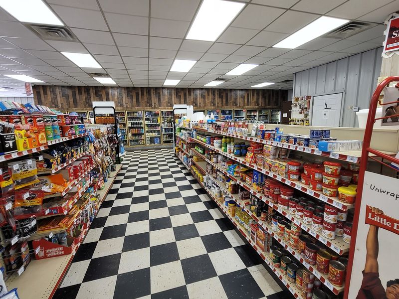 9 Gas Station Eats In Louisiana That Outshine Sit-Down Spots - Decor Hint Lakefront Grocery