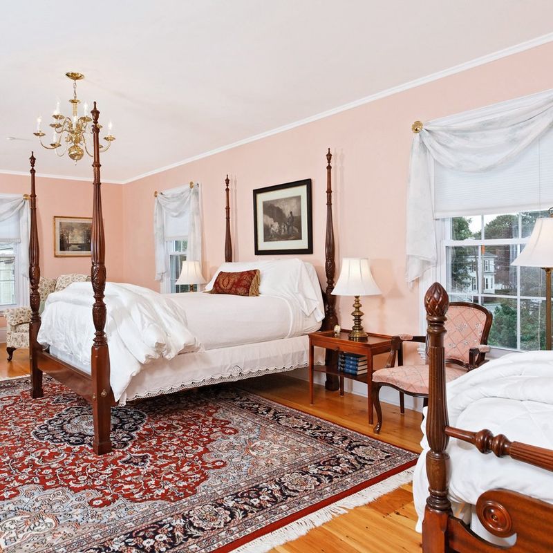 12 Maine Bedrooms That Could Remind You Of Salt Air - Decor Hint Belfast Bedroom – Shipyard Meets Art Colony