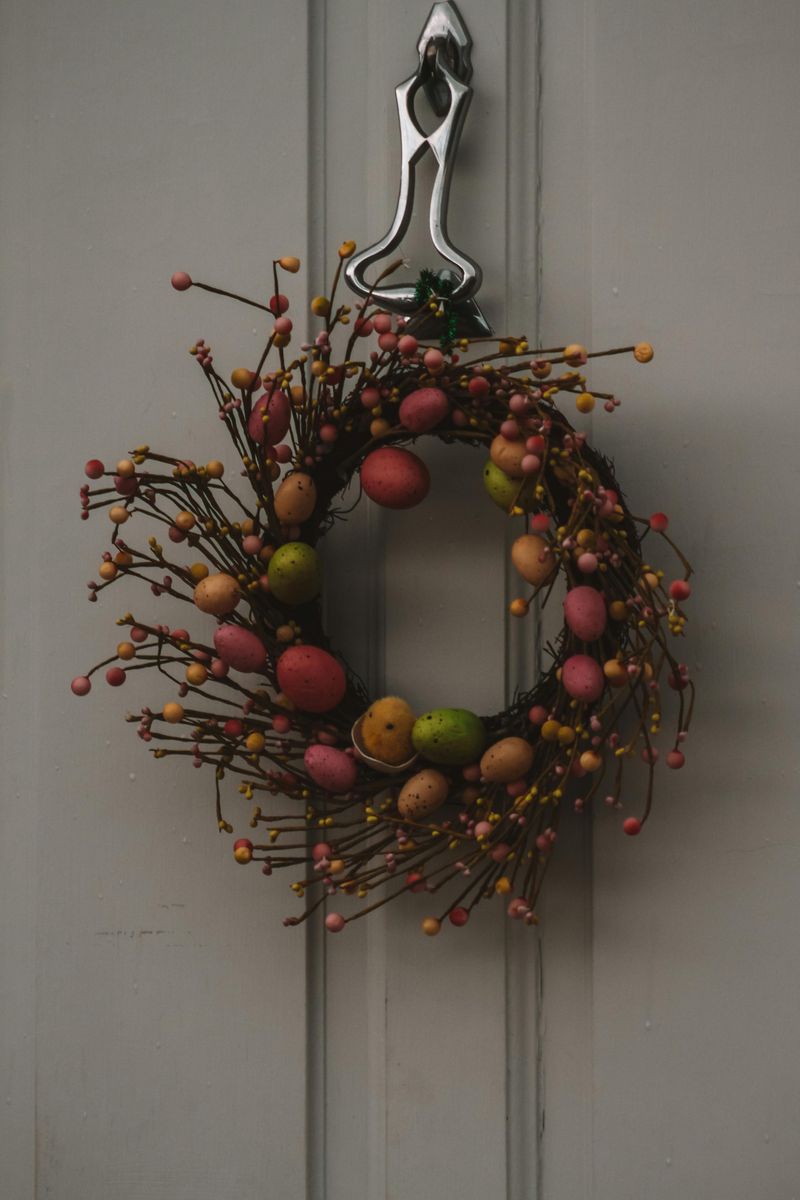 Faded Or Cracked Seasonal Wreaths And Centerpieces