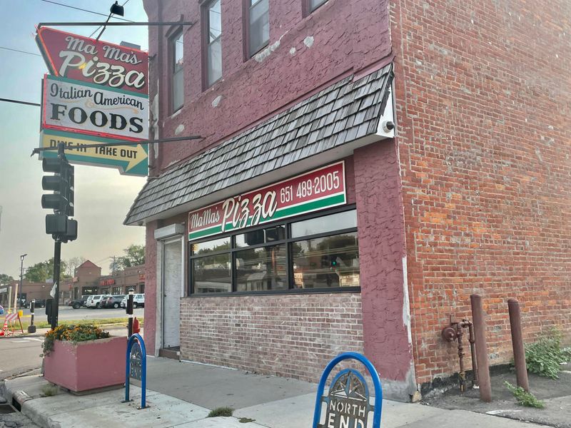Minnesota Winters, St. Paul Slices: 10 Pizza Parlors Locals Love - Decor Hint Mama's Pizza: No-Frills Time Machine