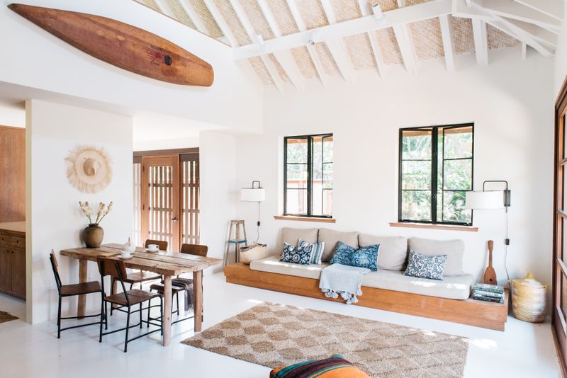 Mixing Vintage Finds With Modern Coastal Elements
