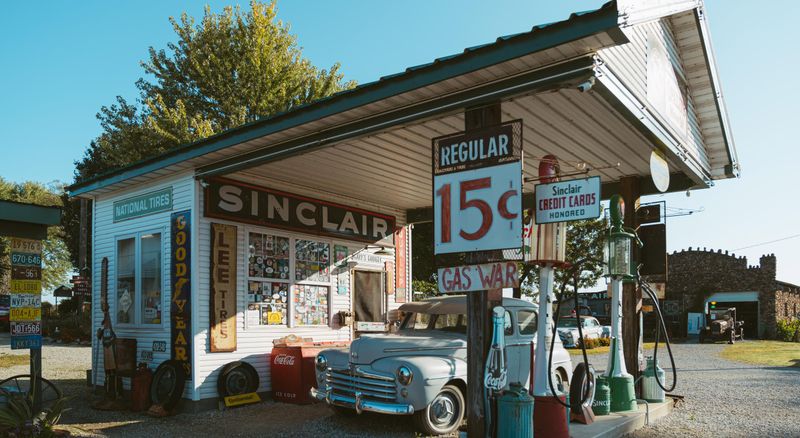 10 BBQ Spots Along Route 66 To Visit On Your Next Road Trip - Decor Hint Mother Road Smokehouse (Kingman, Arizona)