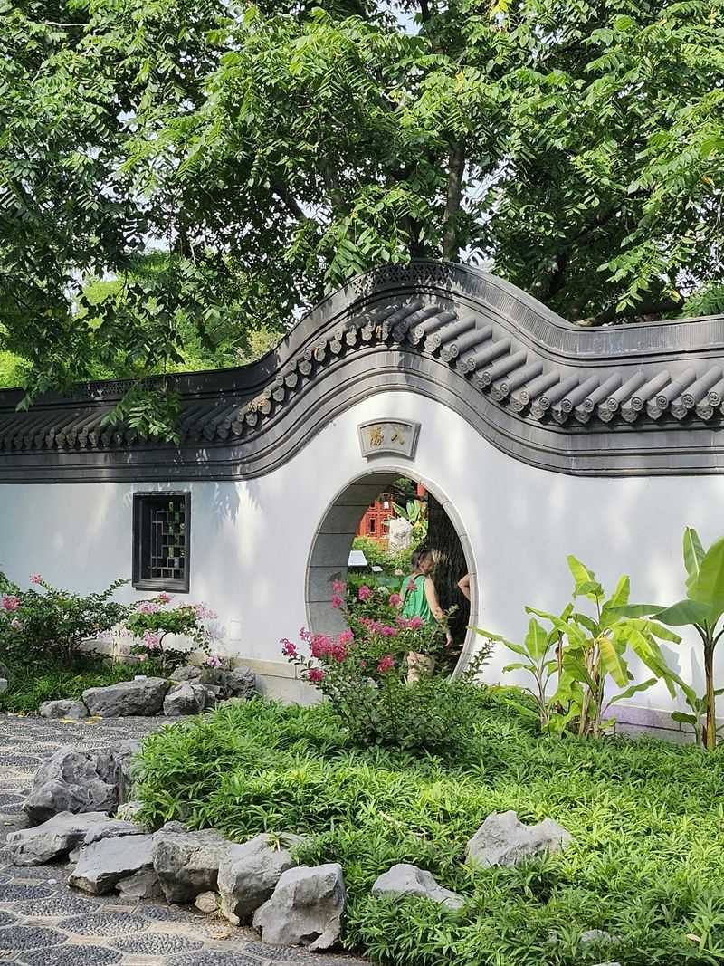 8 Garden Design Choices That Might Cause Problems And How To Address Them - Decor Hint Clashing Garden Styles And Décor Themes