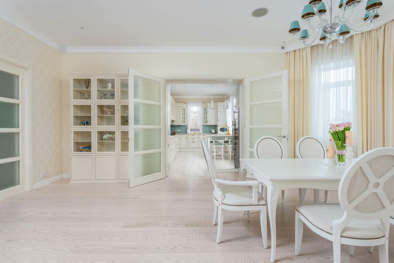 Mix Open Space With Decorative Elements