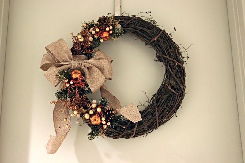 Rustic Grapevine Wreath With Burlap Ribbon