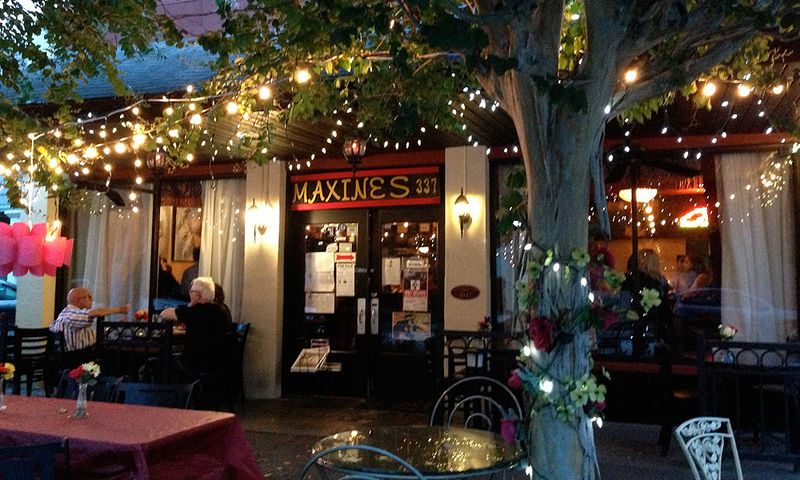10 Orlando Spots That Nail Both Delicious Food And A Great Atmosphere - Decor Hint Maxine's On Shine Embodies Neighborhood Charm