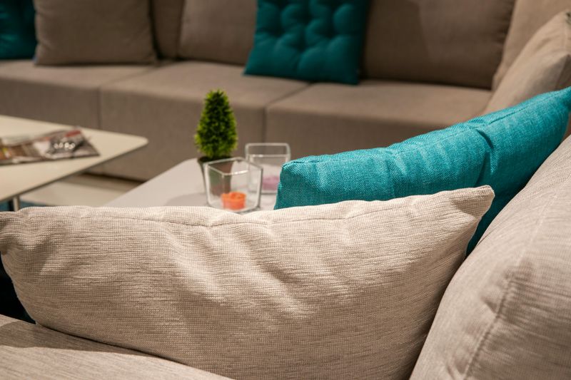 13 Practical Colors To Consider For Refreshing Your Living Room - Decor Hint Playful Teal