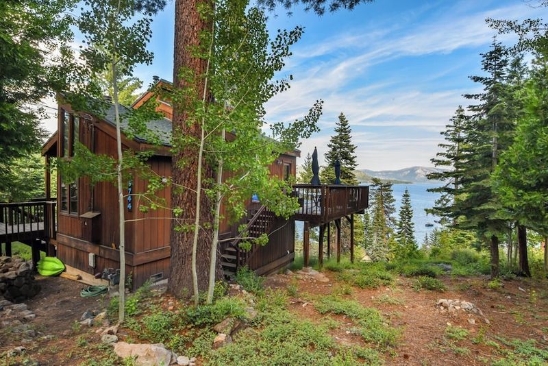 12 Michigan Lake Houses That Nail Cozy Style With Layers, Textures, And A Touch Of Plaid - Decor Hint Eagle's Perch Overlook