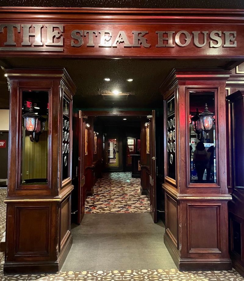 Steakhouses In Nevada That Know What They're Doing - Decor Hint The Steak House At Circus Circus: Unpretentious Excellence
