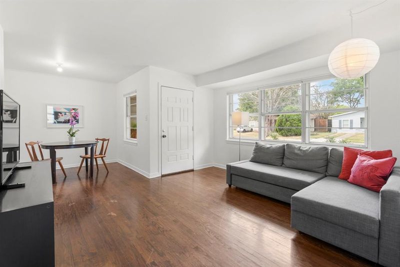 12 Dallas Ranch Homes With Honey-Toned Wood That Glows In Autumn Light - Decor Hint Fernald Avenue's Amber Wave Gallery