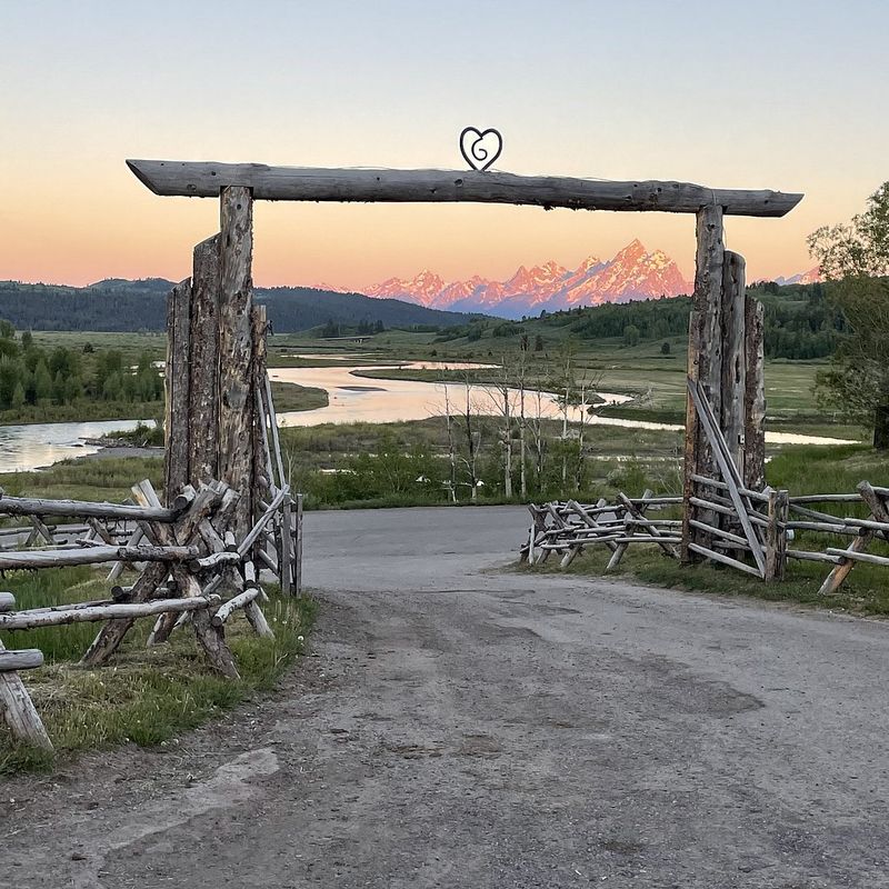 10 Wyoming Rustic Cabins With Views To Match Their Charm - Decor Hint Heart Six Ranch - Moran Junction's Hidden Beauty