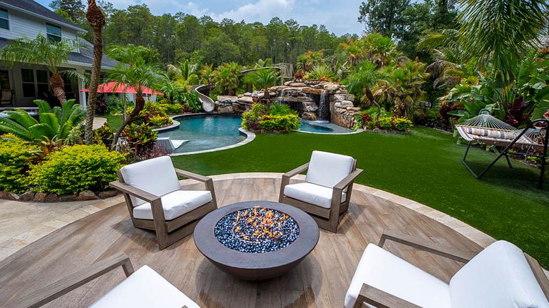 10 Florida Ranch Houses With Backyards Made For Entertaining - Decor Hint HGTV-Worthy Resort Backyard