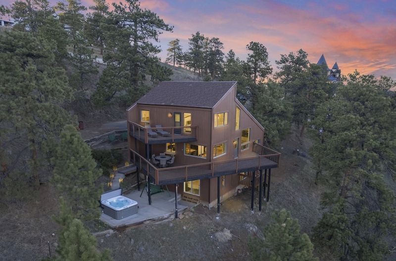12 Denver Mountain Chalets With Timeless Alpine Views - Decor Hint Golden Gateway Retreat