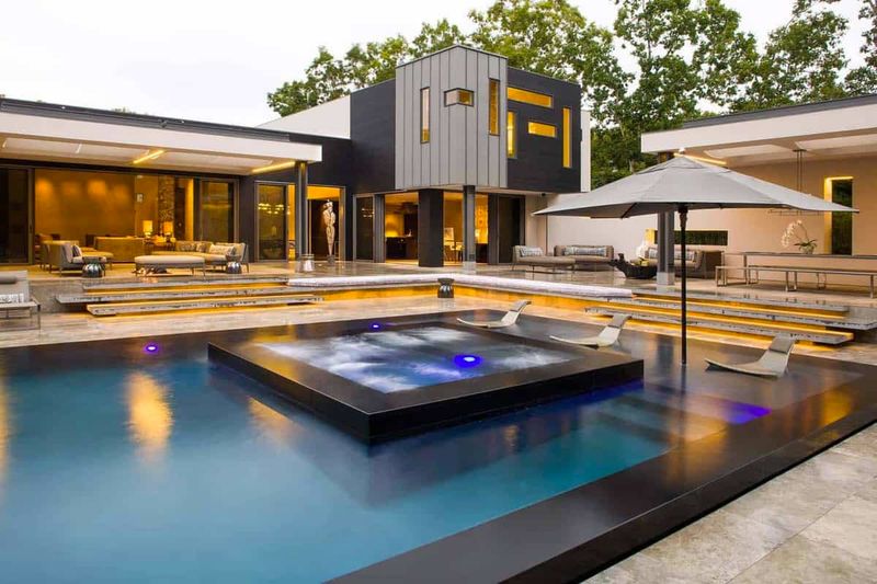 9 Design Features That Make This East Hampton House A Seamless Indoor-Outdoor Haven In New York - Decor Hint Seamless Threshold Transitions