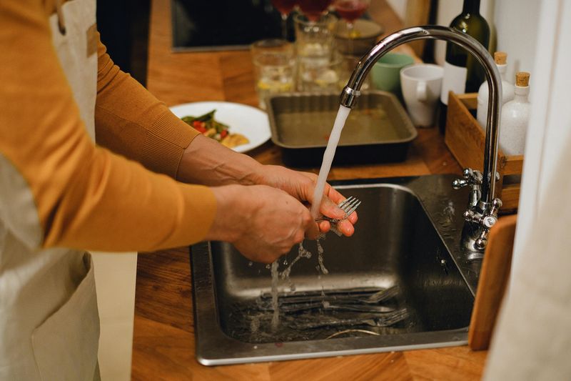 Experts Spot 11 Traditional Kitchens That Could Become The Next Big Thing - Decor Hint Farmhouse Kitchens with Apron Sinks