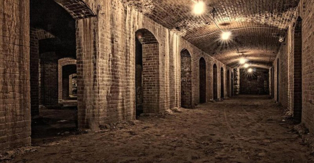 Explore The Ghostly Tunnels Beneath Seattles Surface - Decor Hint