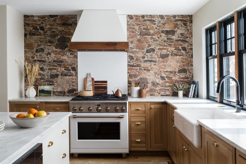 10 Colorado Cabin Kitchens That Glow With Rustic Charm - Decor Hint Stone Backsplash: Mountain Texture On Display