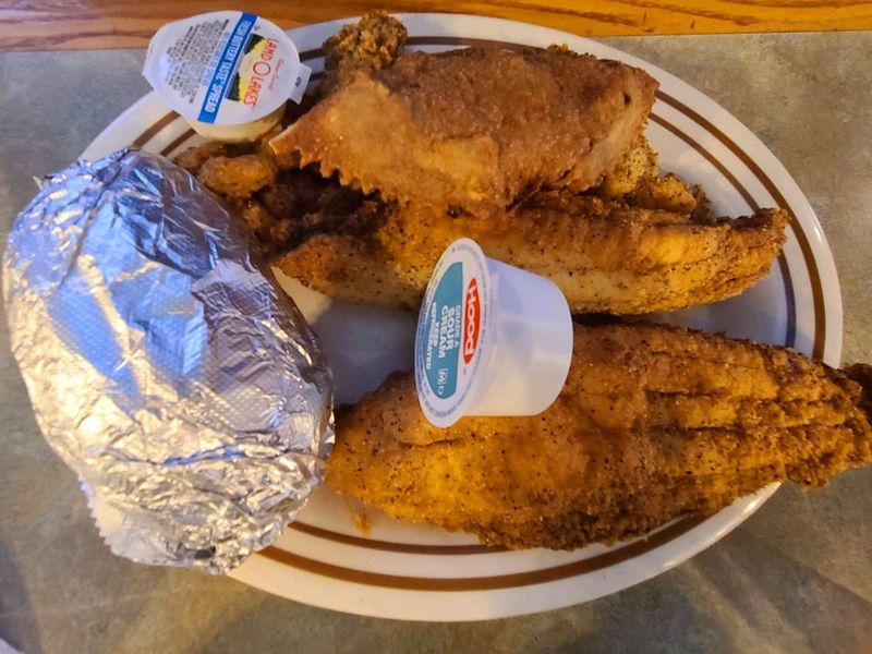 Captain's Cap: Belmont's Seafood Institution