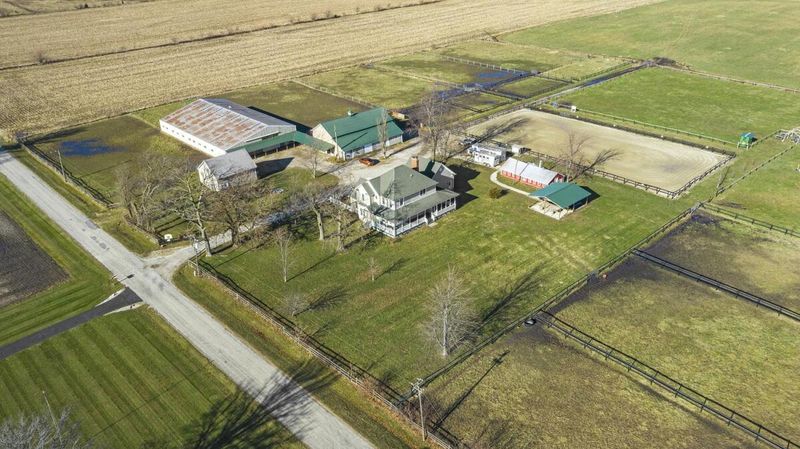 7 Farmhouses In Illinois That Prove Rustic Can Still Feel Fresh - Decor Hint Working Farmhouse With Modern Touches