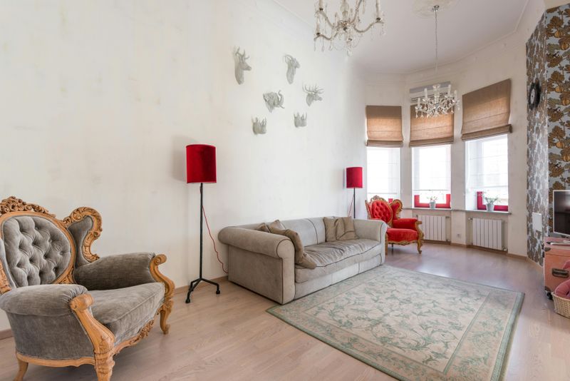 6 Factors That Could Give Your Living Room A Bare Appearance - Decor Hint Bare Window Treatments