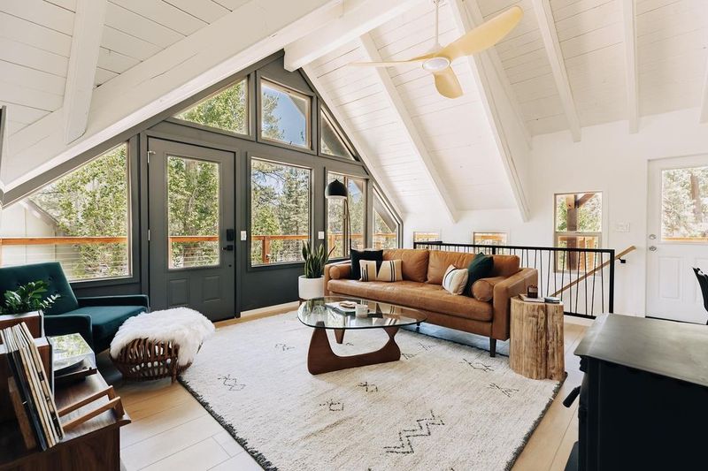 Adirondack Cabin With Scandinavian Simplicity