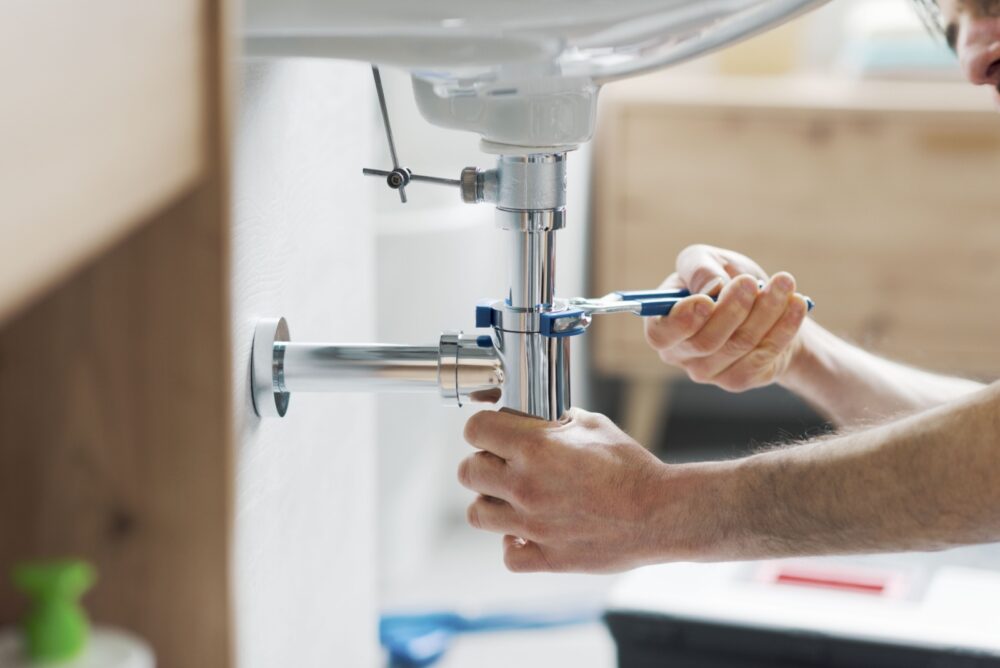 Fixing Leaky Plumbing - Decor Hint