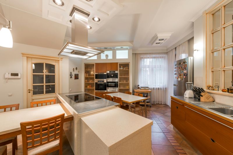 13 Home Details That Can Show It’s Been Some Time Since Renovations - Decor Hint Laminate Countertops