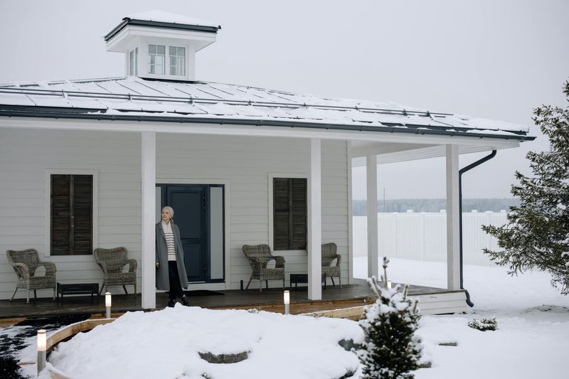Charcoal Gray: Modern Sophistication