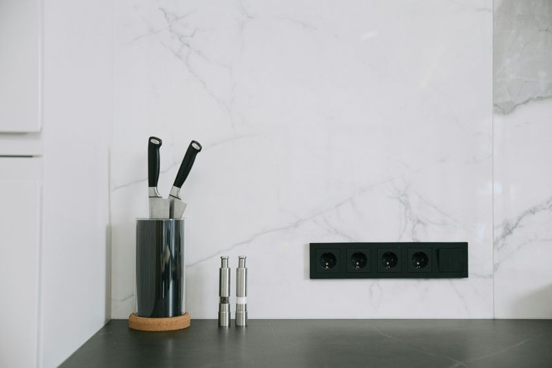 Outlet Location Decisions That Could Make Kitchens Less Practical - Decor Hint Height Challenges For Different Users