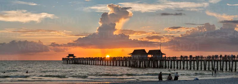 Florida Coastal Spots Swamped By Tourists - Decor Hint Naples Pier Pandemonium