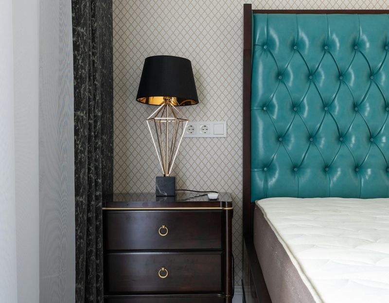 20 Decorations That Can Make Your Home Feel Classier - Decor Hint Sculptural Table Lamp